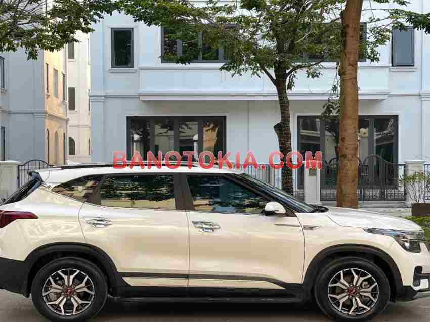 Cần bán xe Kia Seltos Luxury 1.4 AT màu Trắng 2021