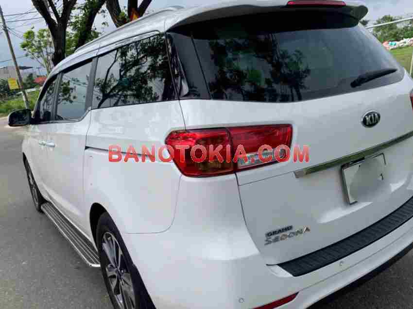 Cần bán Kia Sedona 2.2L DAT Máy dầu 2018 màu Trắng