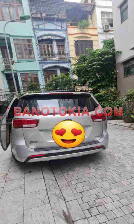 Cần bán gấp xe Kia Sedona 2.2L DATH năm 2016, màu Ghi, Số tự động