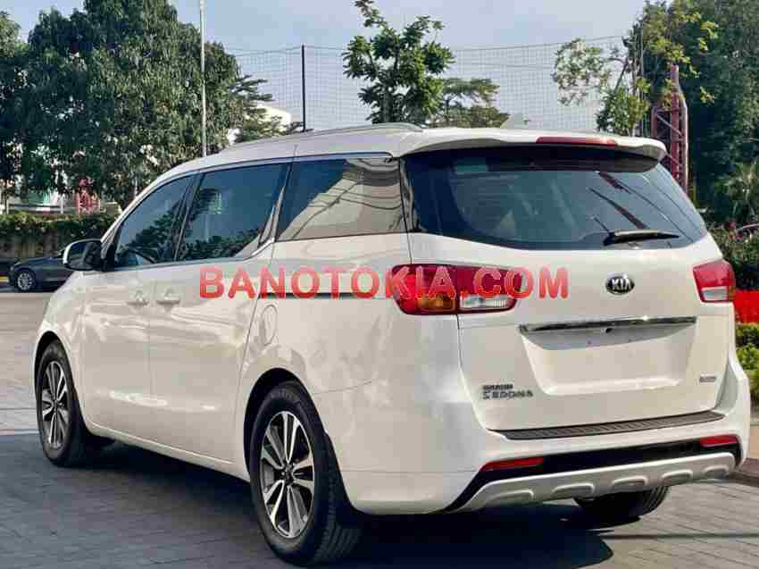 Cần bán xe Kia Sedona 2.2L DATH màu Trắng 2018