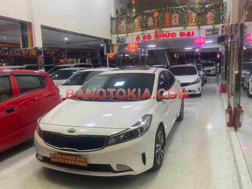 Cần bán xe Kia Cerato 1.6 AT màu Trắng 2018