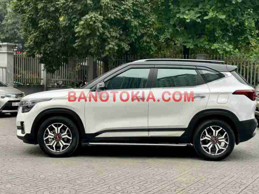 Cần bán gấp Kia Seltos Premium 1.4 AT đời 2021, màu Trắng