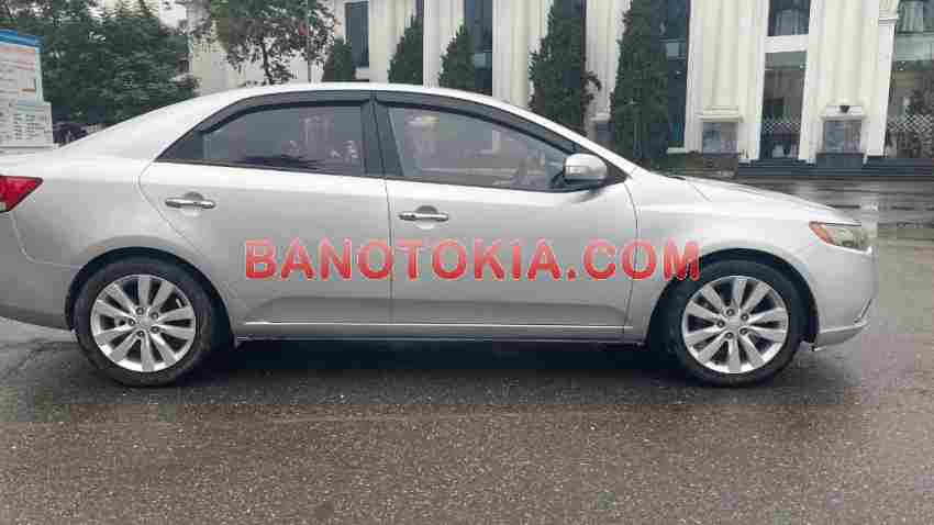 Cần bán gấp xe Kia Forte SLi 2.0 AT năm 2009, màu Bạc, Số tự động