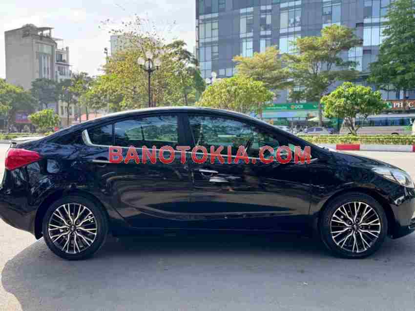 Cần bán gấp xe Kia K3 1.6 AT 2016 màu Đen