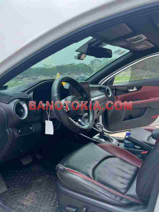 Cần bán gấp Kia K3 Premium 1.6 AT đời 2022, màu Trắng