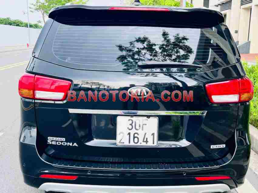 Cần bán gấp Kia Sedona 2.2L DATH đời 2018, màu Đen