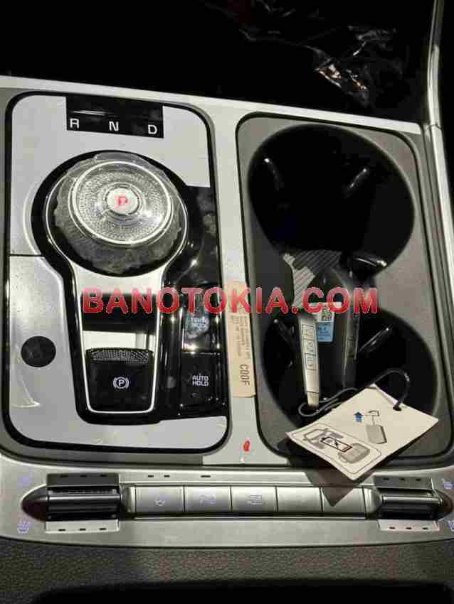 Kia Carnival Signature 2.2D 2025, màu Trắng, Số tự động
