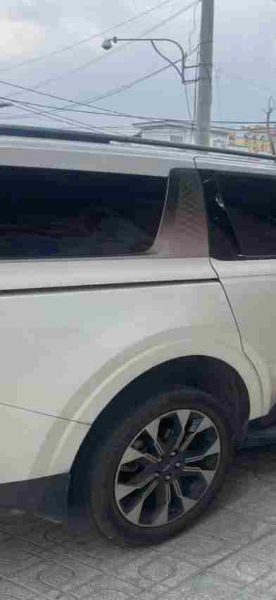 Cần bán xe Kia Carnival Signature 2.2D năm 2024 màu Trắng cực đẹp