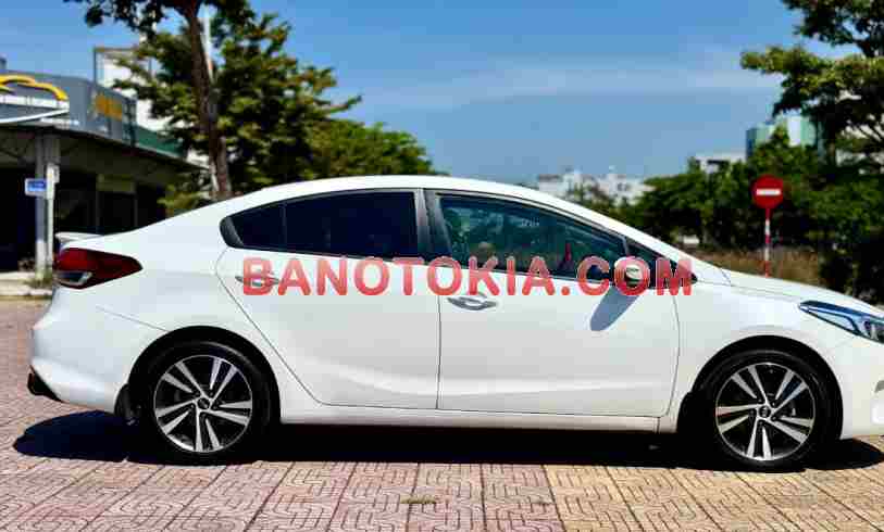 Cần bán Kia Cerato 1.6 MT Máy xăng 2017 màu Trắng
