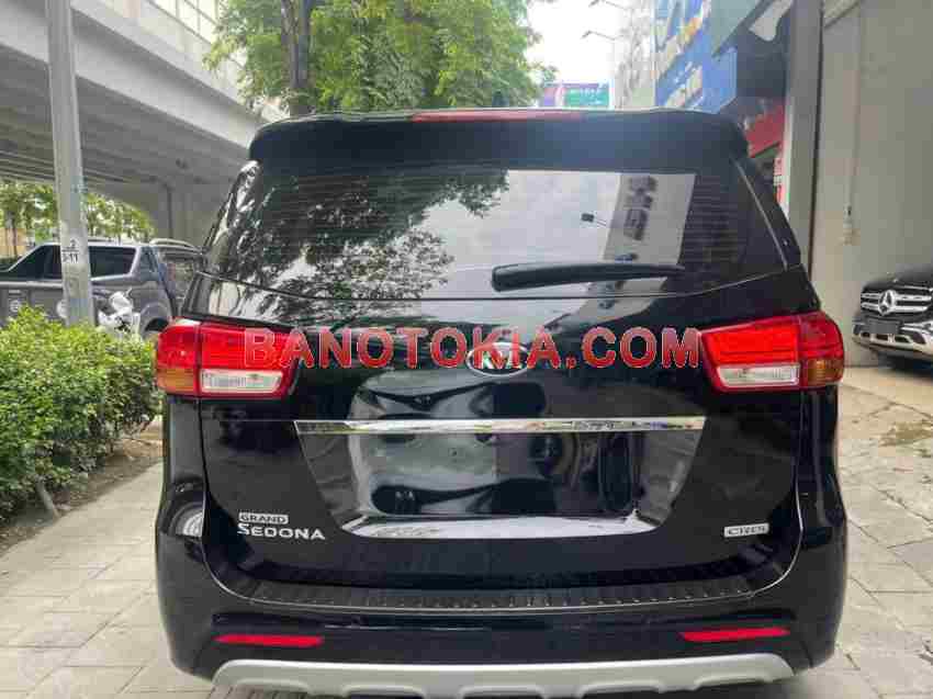 Cần bán gấp Kia Sedona 2.2L DATH năm 2017 giá cực tốt