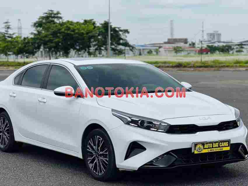 Cần bán gấp xe Kia K3 Luxury 1.6 AT 2022 màu Trắng