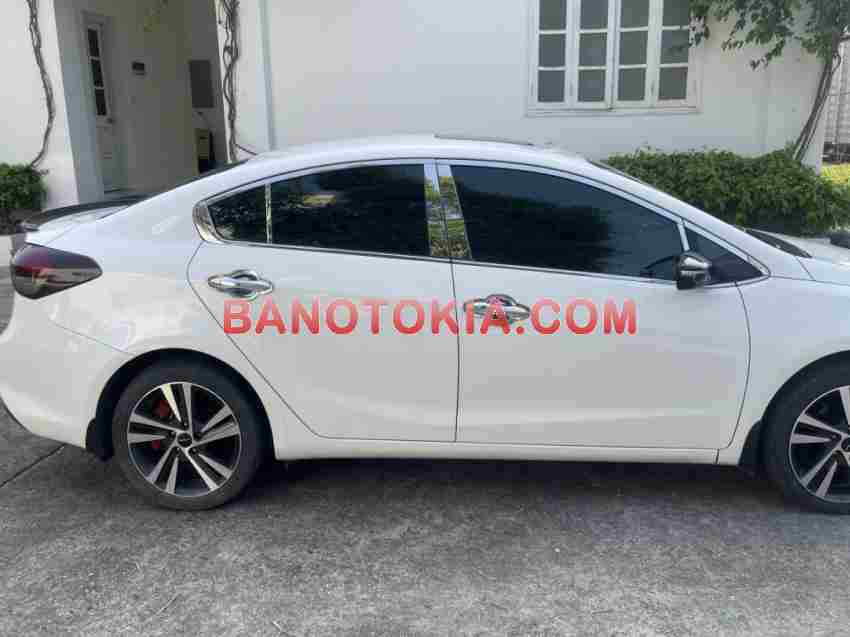Cần bán xe Kia Cerato 2.0 AT màu Trắng 2018