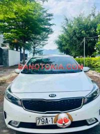 Cần bán gấp xe Kia Cerato 1.6 AT 2017 màu Trắng