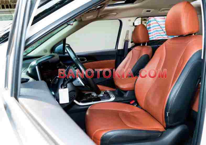 Cần bán gấp Kia Carnival Signature 3.5G đời 2022, màu Trắng