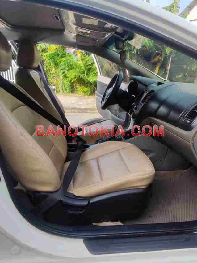 Cần bán xe Kia K3 1.6 AT màu Trắng 2016