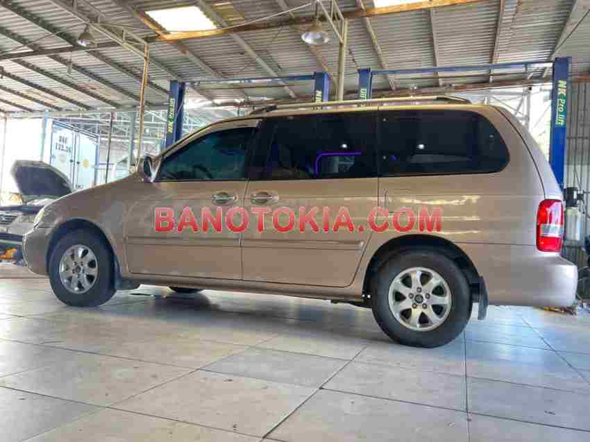 Cần bán gấp xe Kia Carnival GS 2.5 AT 2009 màu Vàng