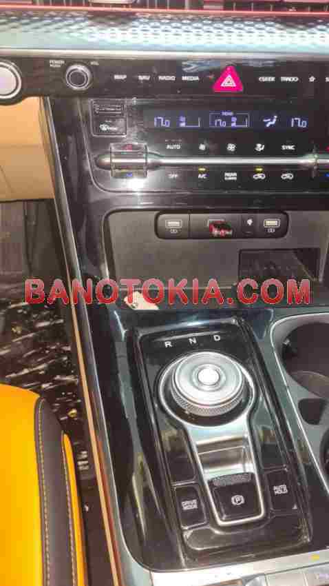 Cần bán gấp xe Kia Carnival Premium 2.2D năm 2022, màu Trắng, Số tự động