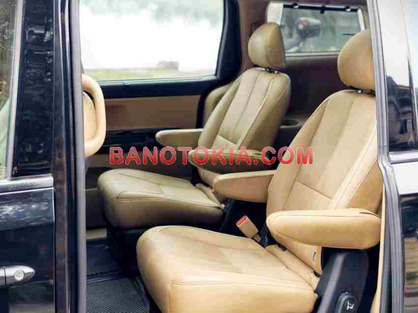 Cần bán gấp xe Kia Sedona 2.2L DATH năm 2017, màu Đen, Số tự động