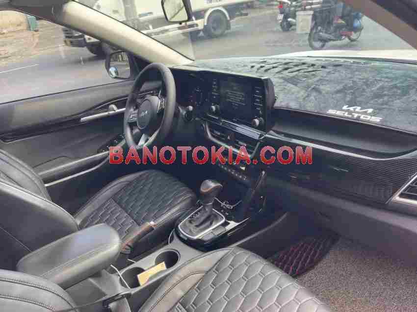 Cần bán gấp Kia Seltos Luxury 1.4 AT đời 2023, màu Trắng