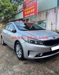 Cần bán xe Kia Cerato 1.6 MT màu Bạc 2016