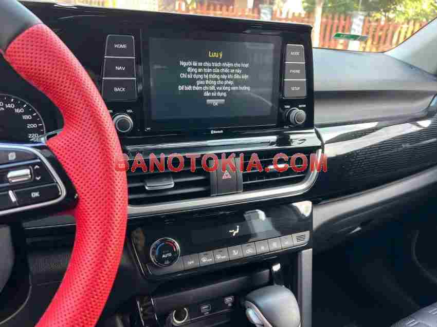 Cần bán gấp Kia Seltos Luxury 1.4 AT đời 2022, màu Trắng