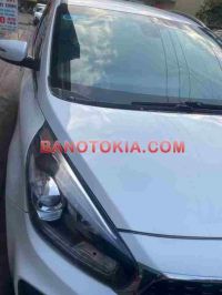 Cần bán gấp xe Kia Rondo GAT 2017 màu Trắng